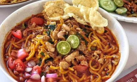 Mie Aceh: Sensasi Pedas & Gurih Yang Membuat Ketagihan