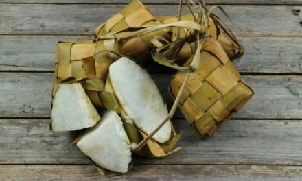 Penyebab Ketupat Tetap Berbentuk Nasi & Tips Agar Lebih Padat