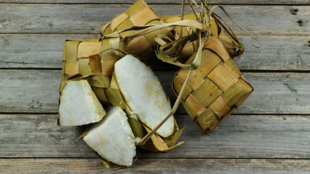 Penyebab Ketupat Tetap Berbentuk Nasi & Tips Agar Lebih Padat