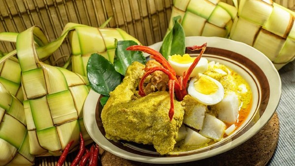 Ketupat Opor Ayam, Tradisi Kuliner Lebaran Yang Penuh Makna