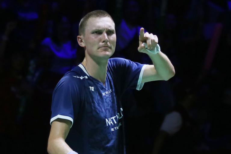 Viktor Axelsen Kejutkan Dunia Dengan Pensiun Dini, Kenapa?