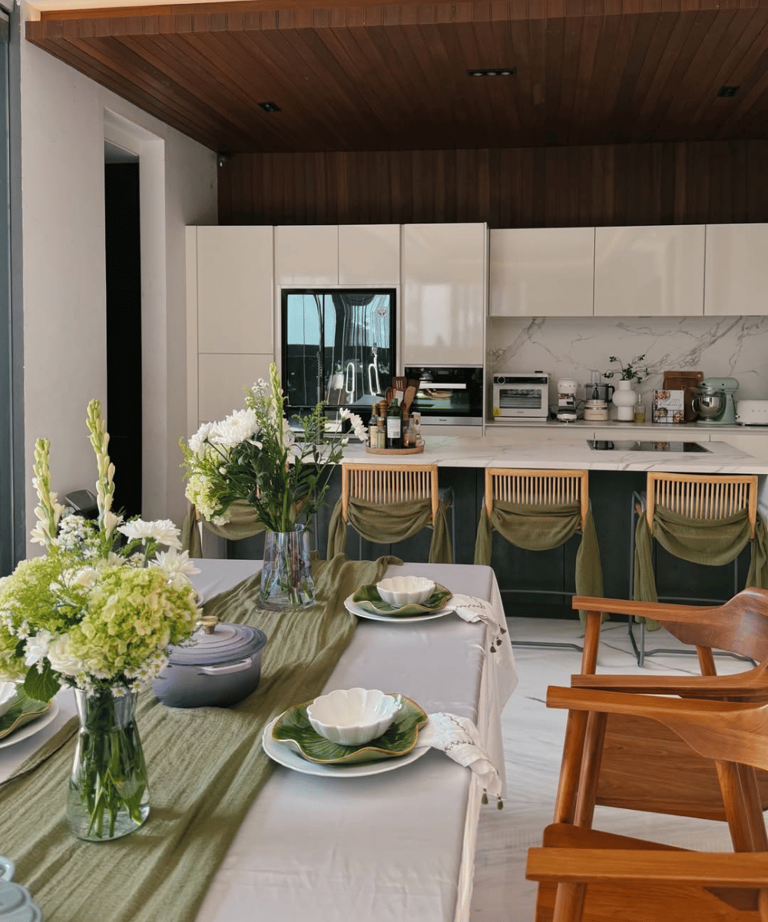 Sentuhan Hijau Tiara Pangestika: Dekorasi Ruang Makan Lebaran