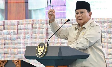 Rupiah Terjun Bebas, Prabowo: Orang Desa Tak Pakai Dollar