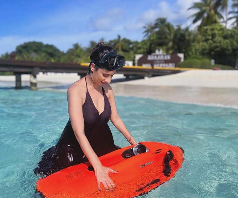 Healing Maksimal! Cheshta Bhagat Tampil Ceria Di Maldives