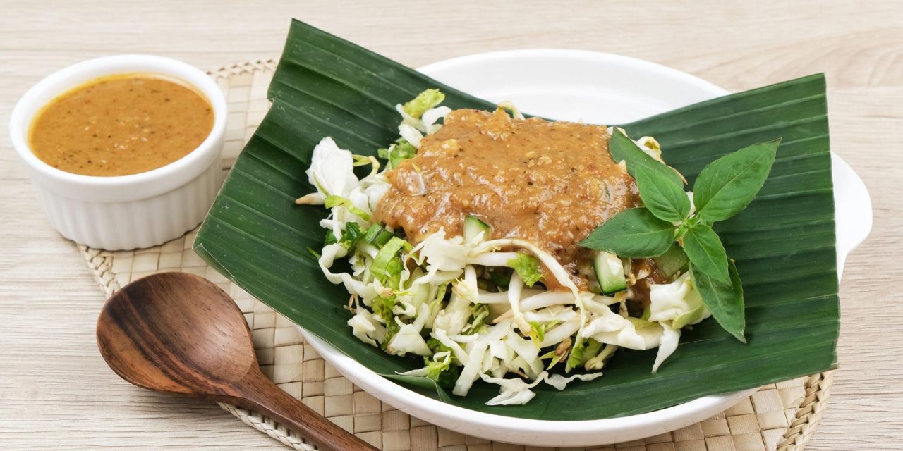Karedok: Kuliner Segar Khas Sunda Yang Kaya Rasa