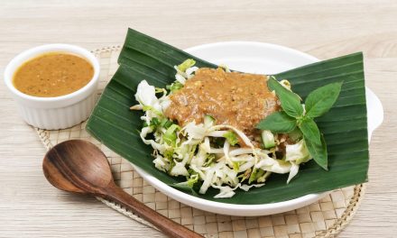 Karedok: Kuliner Segar Khas Sunda Yang Kaya Rasa