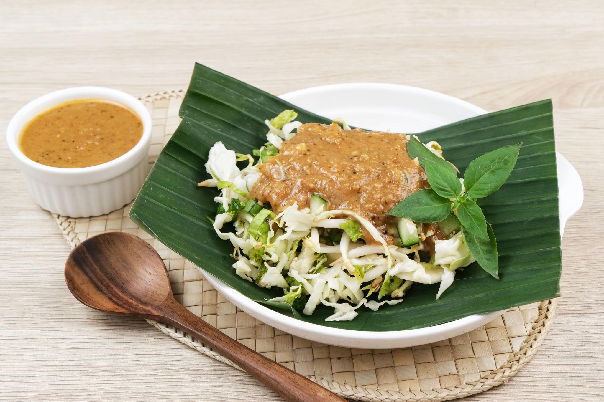 Karedok: Kuliner Segar Khas Sunda Yang Kaya Rasa