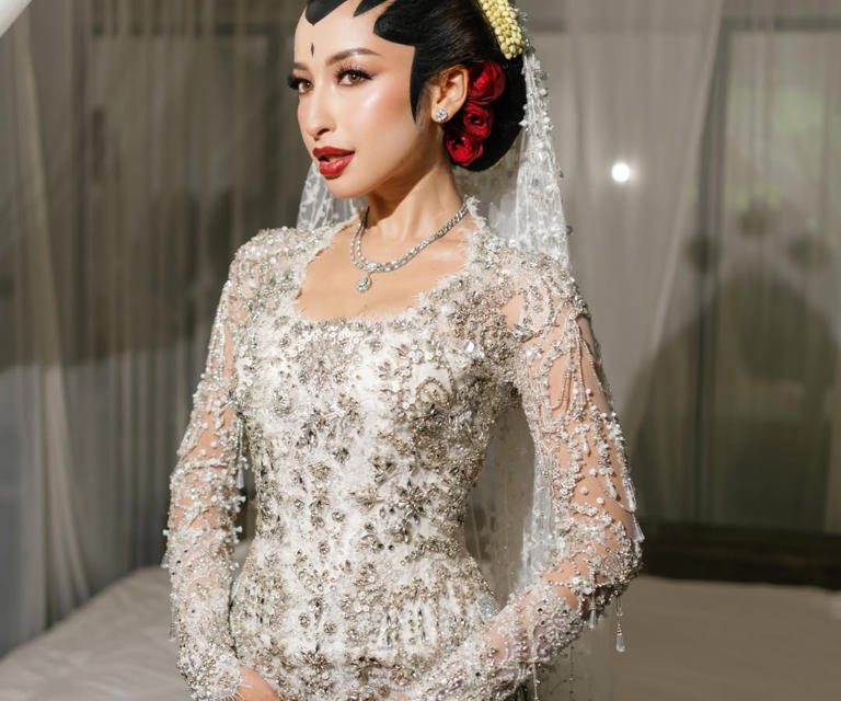 Manglingi Maksimal! Look Adat Jawa Jennifer Coppen Akad Nikah