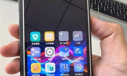 Bukan HP Biasa! Hisense A10 Pro, Layar E-Ink & LCD Magnetis