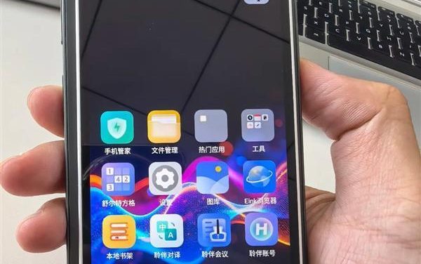 Bukan HP Biasa! Hisense A10 Pro, Layar E-Ink & LCD Magnetis