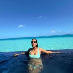 Liburan Ke Maldives, Nia Sharma Tampil Stylish & Penuh Pesona