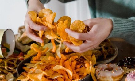 Mukbang Makin Populer, Tapi Ini Risiko Kesehatan Yang Mengintai