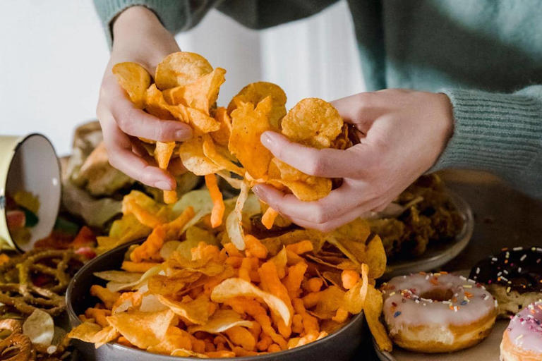 Mukbang Makin Populer, Tapi Ini Risiko Kesehatan Yang Mengintai