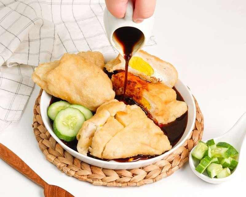 Makin Gurih! Pempek Kapal Selam Isi Telur Jadi Kuliner Favorit