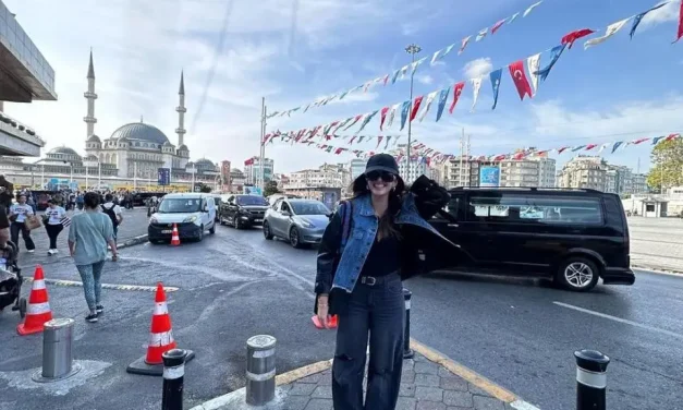 Sanjana Sanghi Jelajah Istanbul, Potret Liburan Manis Dan Stylish