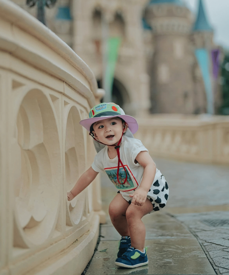 Family Time! Erika Carlina & Andrew Liburan Ke Disneyland Tokyo